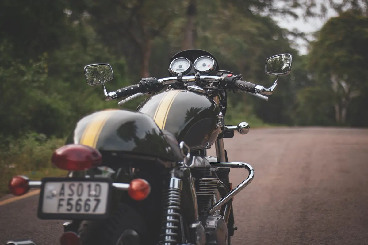 Motor de motocicleta clásica en taller